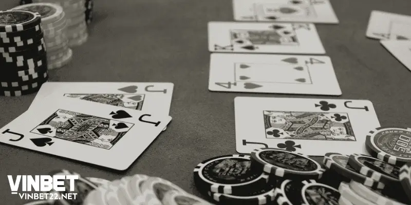 Mơ đánh bài thua nhưng vẫn tiếp tục chơi 